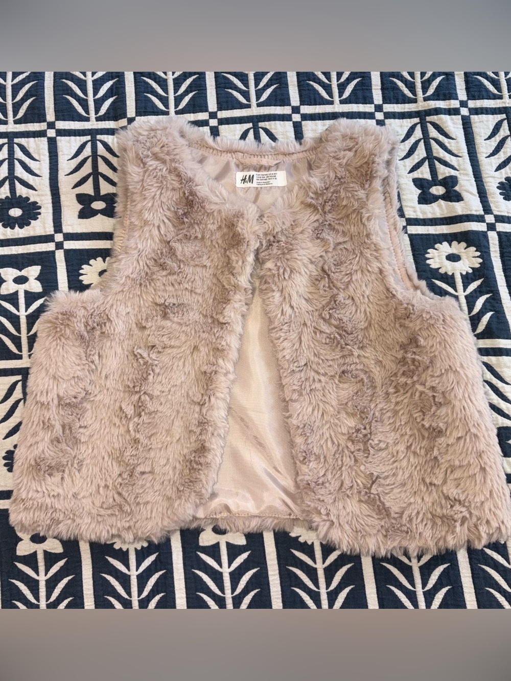 Soft Fluffy Faux Fur Vest Size 8/10